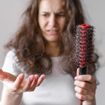 Po czym poznać, że wypadanie włosów wymaga leczenia?